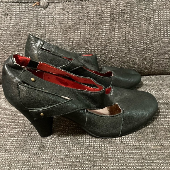 Esska classic black Mary Jane heels. Size 6.5. Good used condition. - Picture 4 of 7